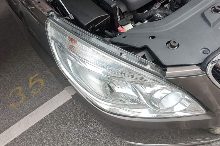 Used Buick GL8 2015 2.4L Luxury Business Premium Edition Right Front Headlight