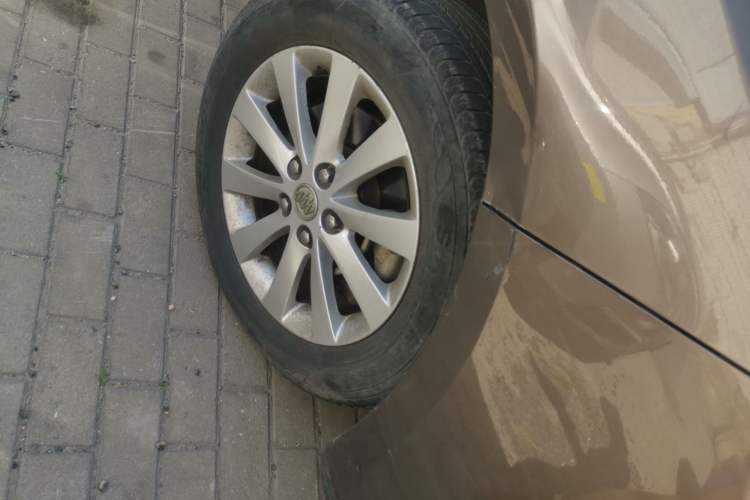 Used Buick GL8 2015 2.4L Luxury Business Premium Edition Right Front Wheel Hub