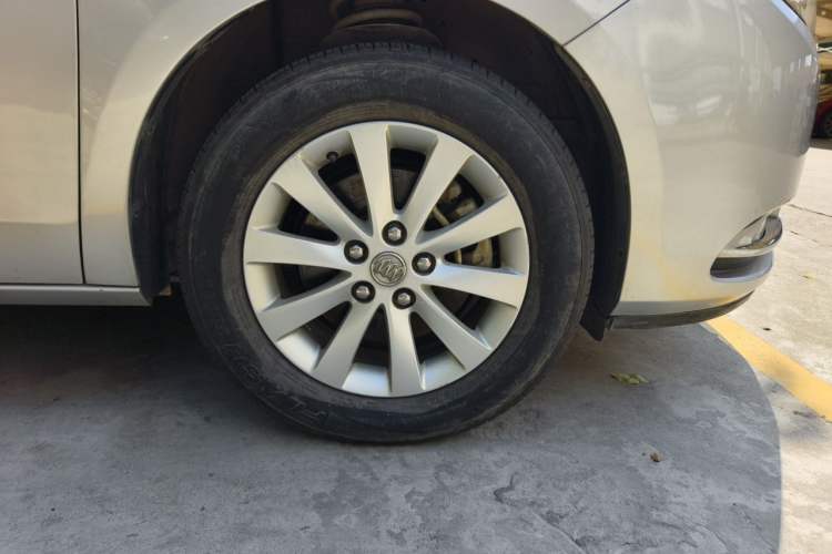 Used Buick GL8 2015 2.4L Luxury Business Premium Edition Right Front Wheel Hub