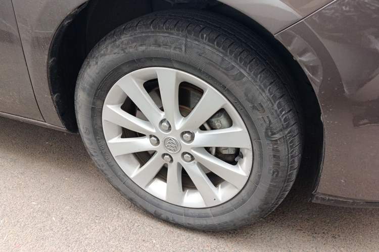 Used Buick GL8 2015 2.4L Luxury Business Premium Edition Right Front Wheel Hub