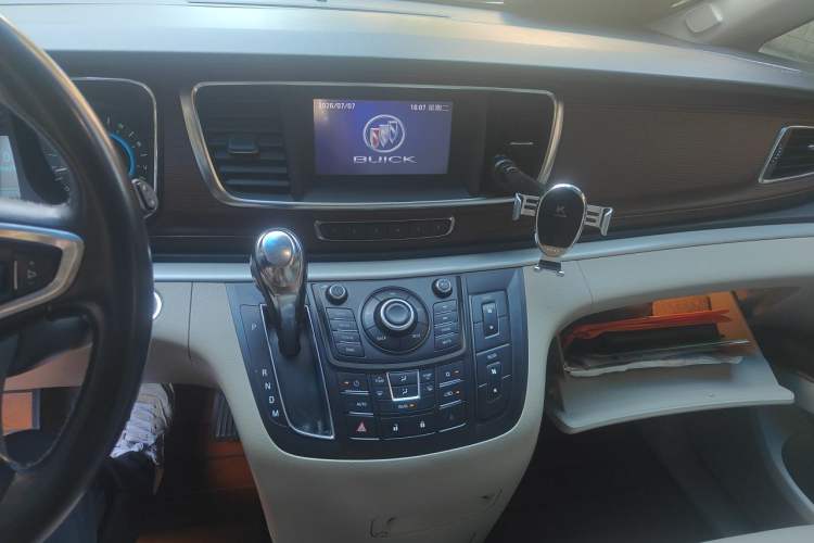 Used Buick GL8 2015 2.4L Luxury Business Premium Edition Audio And AC Panel