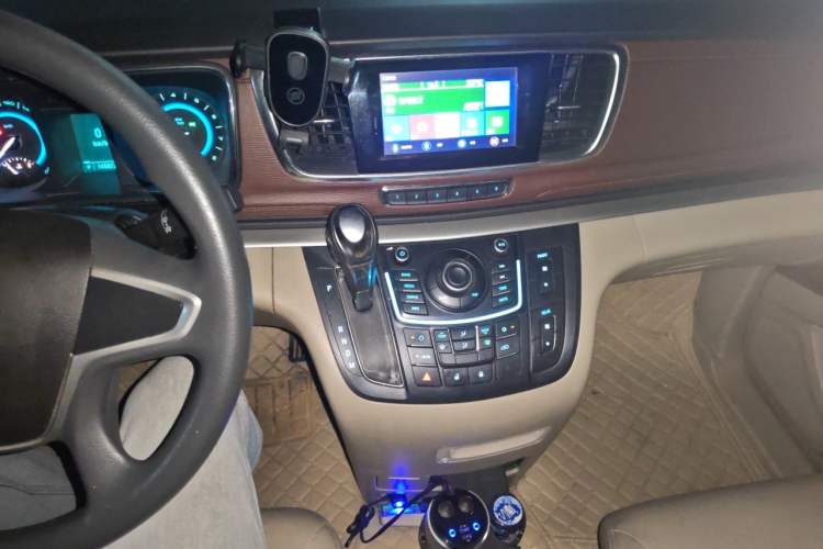 Used Buick GL8 2015 2.4L Luxury Business Premium Edition Audio And AC Panel
