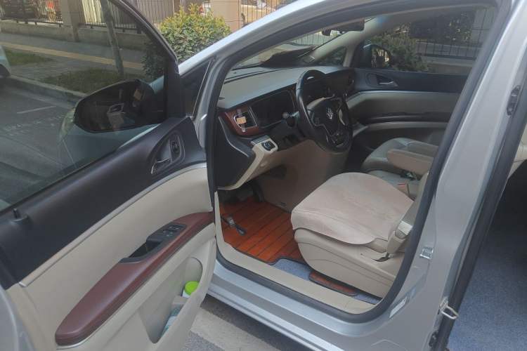 Used Buick GL8 2015 2.4L Luxury Business Premium Edition Driver Seat