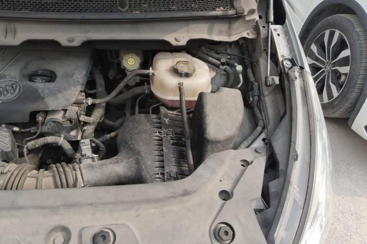 Used Buick GL8 2015 2.4L Luxury Business Premium Edition Engine Bay Left
