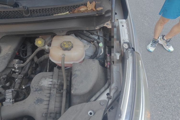 Used Buick GL8 2015 2.4L Luxury Business Premium Edition Engine Bay Left