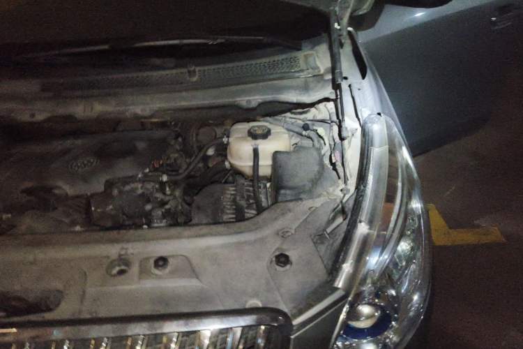 Used Buick GL8 2015 2.4L Luxury Business Premium Edition Engine Bay Left