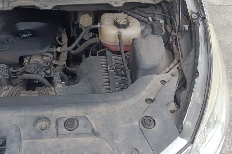 Used Buick GL8 2015 2.4L Luxury Business Premium Edition Engine Bay Left