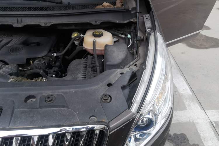 Used Buick GL8 2015 2.4L Luxury Business Premium Edition Engine Bay Left