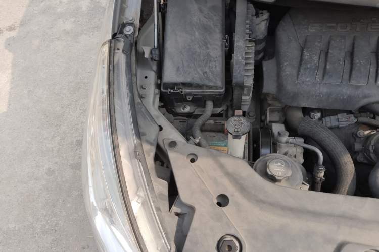 Used Buick GL8 2015 2.4L Luxury Business Premium Edition Engine Bay Right
