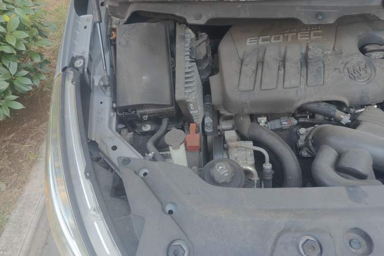 Used Buick GL8 2015 2.4L Luxury Business Premium Edition Engine Bay Right
