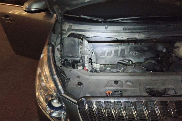 Used Buick GL8 2015 2.4L Luxury Business Premium Edition Engine Bay Right