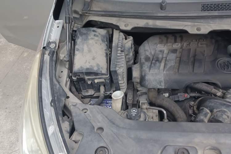 Used Buick GL8 2015 2.4L Luxury Business Premium Edition Engine Bay Right