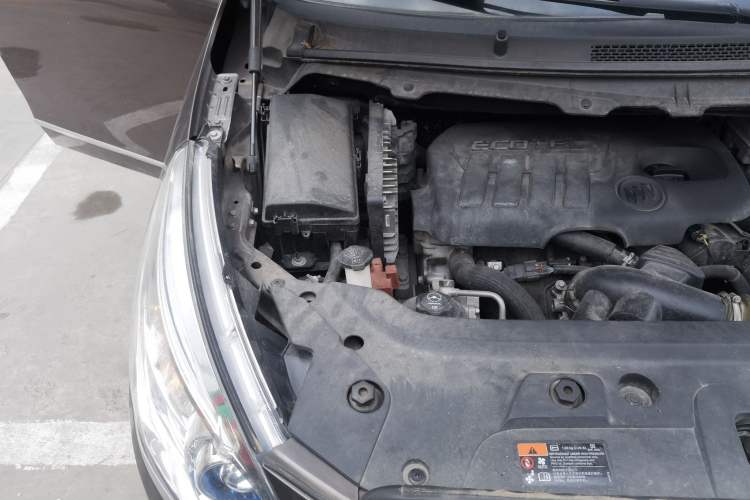 Used Buick GL8 2015 2.4L Luxury Business Premium Edition Engine Bay Right