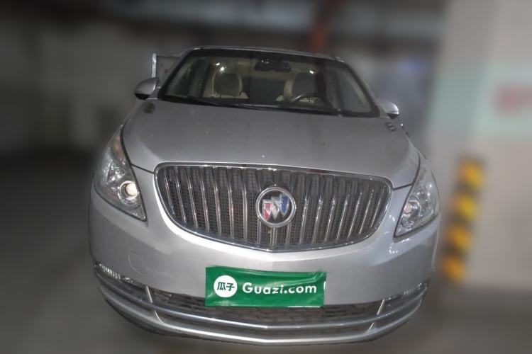 Used Buick GL8 2015 2.4L Luxury Business Premium Edition Front
