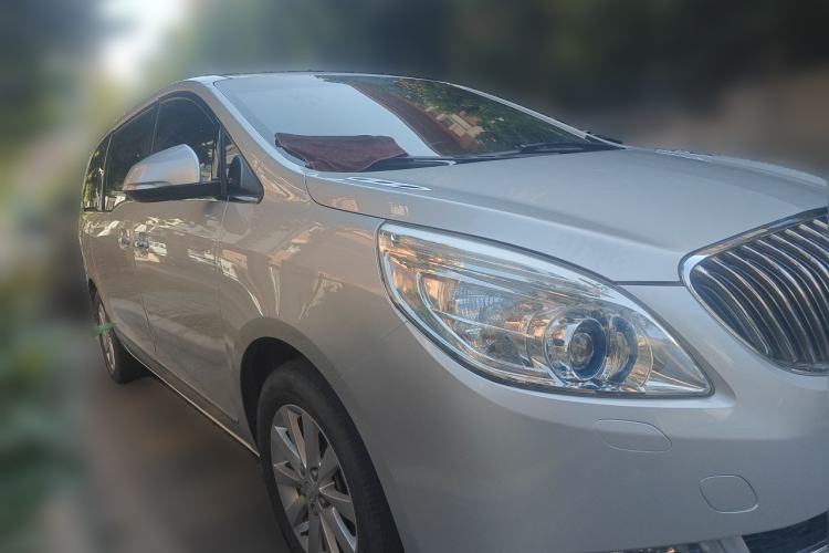Used Buick GL8 2015 2.4L Luxury Business Premium Edition Front Right 45 Deg
