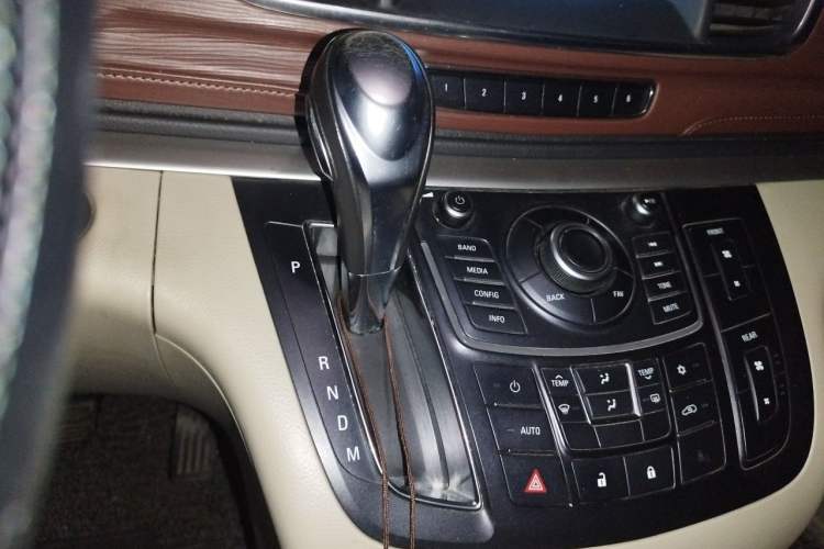 Used Buick GL8 2015 2.4L Luxury Business Premium Edition Gear Lever