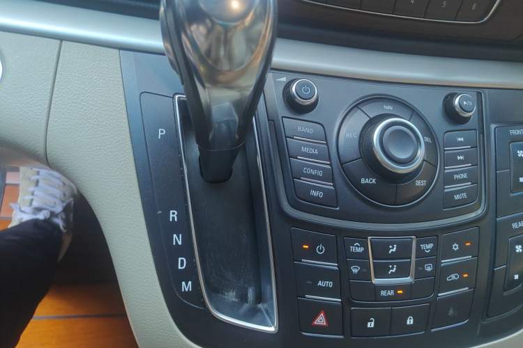 Used Buick GL8 2015 2.4L Luxury Business Premium Edition Gear Lever