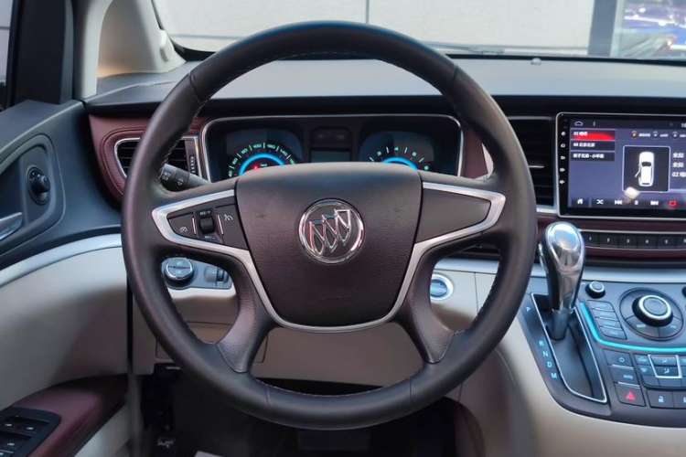 Used Buick GL8 2015 2.4L Luxury Business Premium Edition Interior 1
