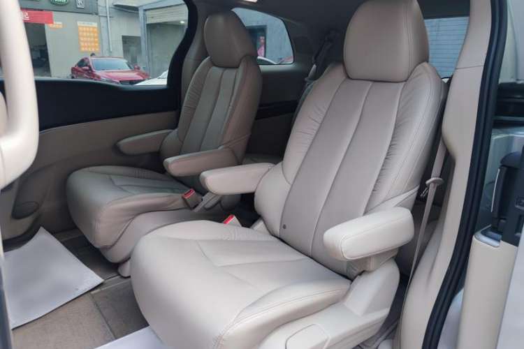 Used Buick GL8 2015 2.4L Luxury Business Premium Edition Interior 4