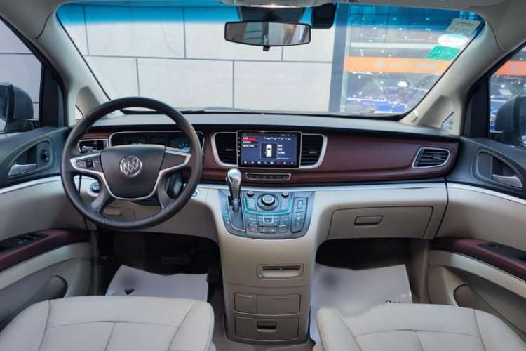 Used Buick GL8 2015 2.4L Luxury Business Premium Edition Interior 5
