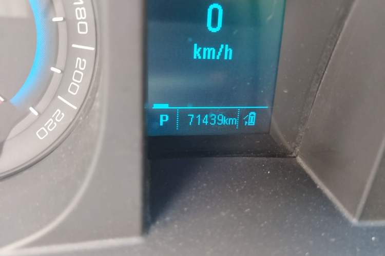 Used Buick GL8 2015 2.4L Luxury Business Premium Edition Odometer Close Up
