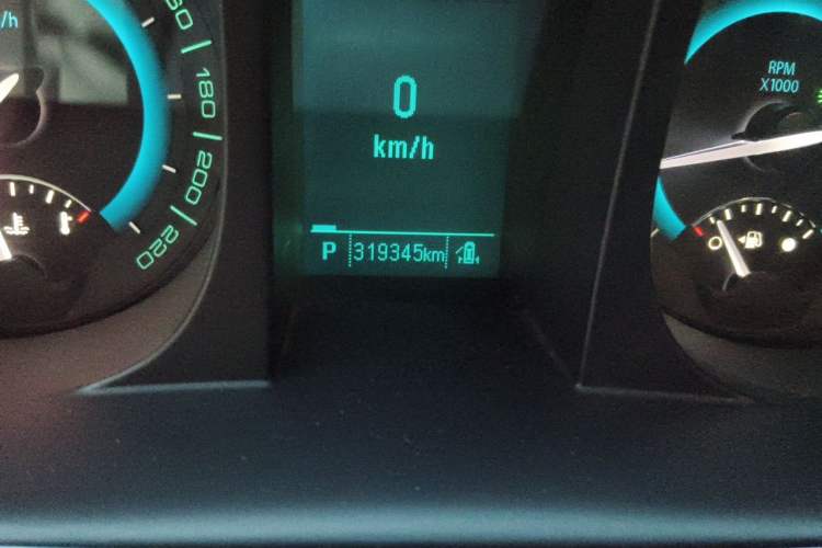 Used Buick GL8 2015 2.4L Luxury Business Premium Edition Odometer Close Up