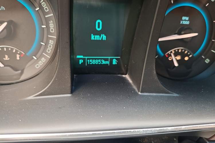 Used Buick GL8 2015 2.4L Luxury Business Premium Edition Odometer Close Up