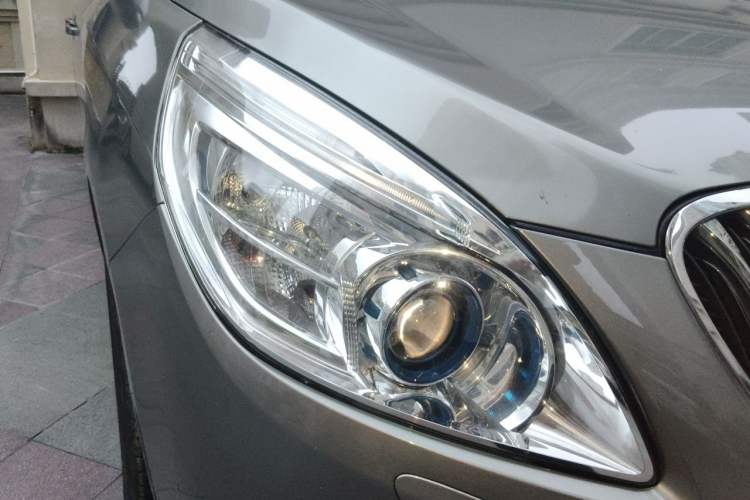 Used Buick GL8 2015 2.4L Luxury Business Premium Edition Right Front Headlight
