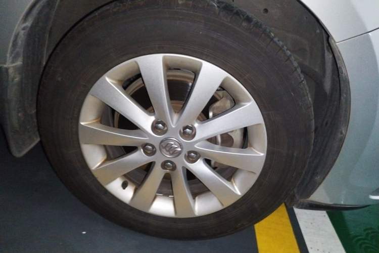 Used Buick GL8 2015 2.4L Luxury Business Premium Edition Right Front Wheel Hub