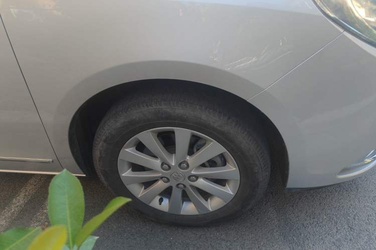 Used Buick GL8 2015 2.4L Luxury Business Premium Edition Right Front Wheel Hub