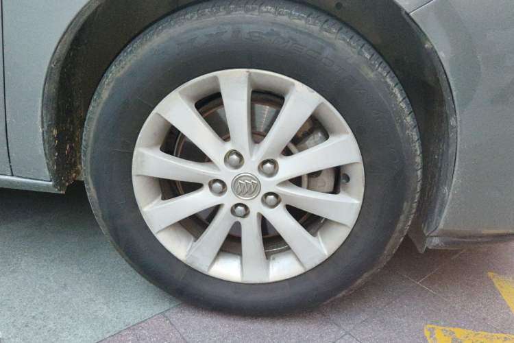 Used Buick GL8 2015 2.4L Luxury Business Premium Edition Right Front Wheel Hub