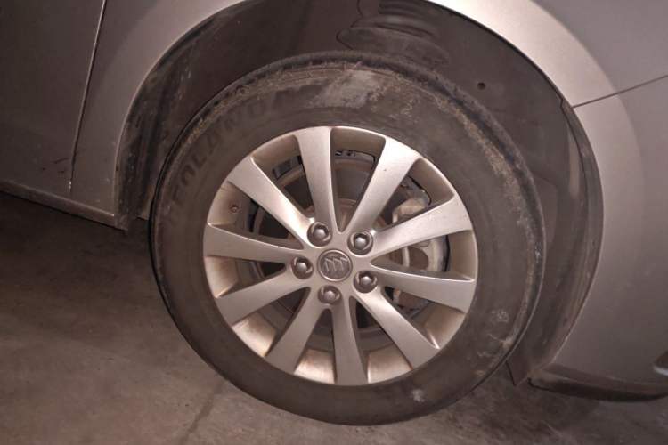 Used Buick GL8 2015 2.4L Luxury Business Premium Edition Right Front Wheel Hub