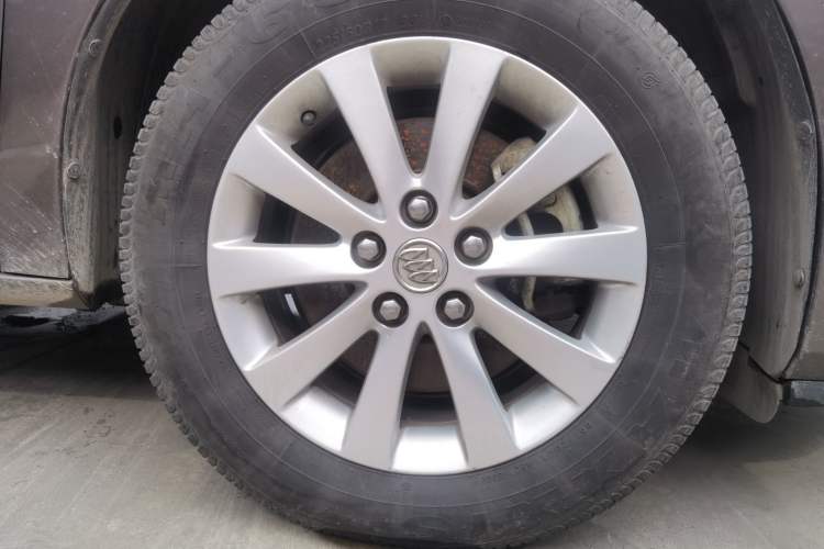 Used Buick GL8 2015 2.4L Luxury Business Premium Edition Right Front Wheel Hub