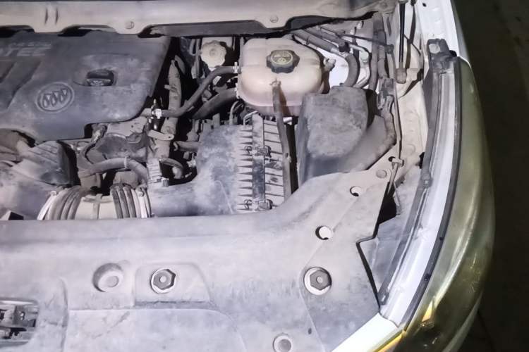 Used Buick GL8 2015 2.4L Luxury Business Premium Edition Engine Bay Left