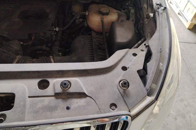 Used Buick GL8 2015 2.4L Luxury Business Premium Edition Engine Bay Left