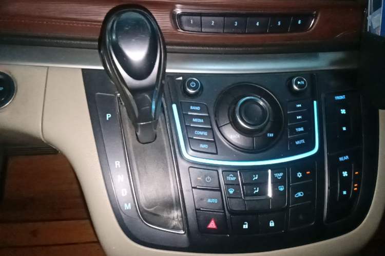 Used Buick GL8 2015 2.4L Luxury Business Premium Edition Gear Lever