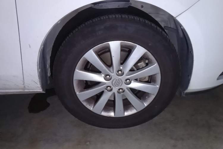 Used Buick GL8 2015 2.4L Luxury Business Premium Edition Right Front Wheel Hub