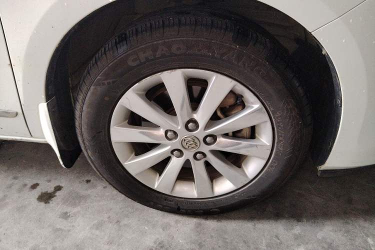 Used Buick GL8 2015 2.4L Luxury Business Premium Edition Right Front Wheel Hub