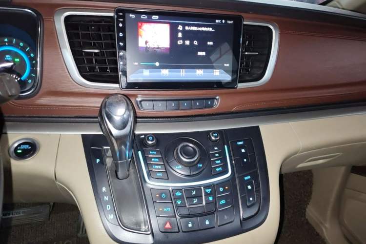 Used Buick GL8 2015 2.4L Luxury Business Premium Edition Audio And AC Panel