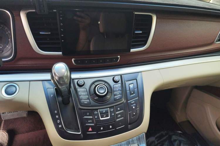 Used Buick GL8 2015 2.4L Luxury Business Premium Edition Audio And AC Panel