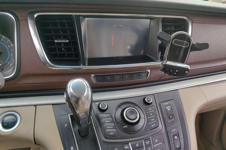 Used Buick GL8 2015 2.4L Luxury Business Premium Edition Audio And AC Panel