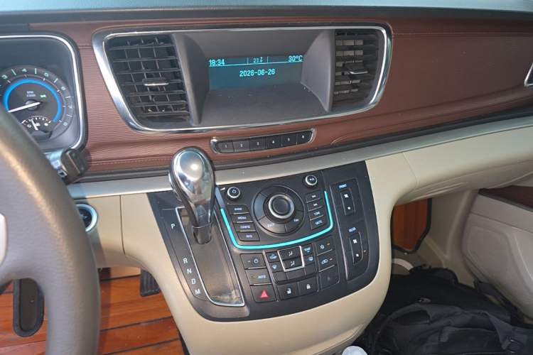 Used Buick GL8 2015 2.4L Luxury Business Premium Edition Audio And AC Panel