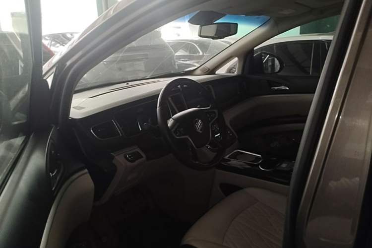 Used Buick GL8  Driver Seat