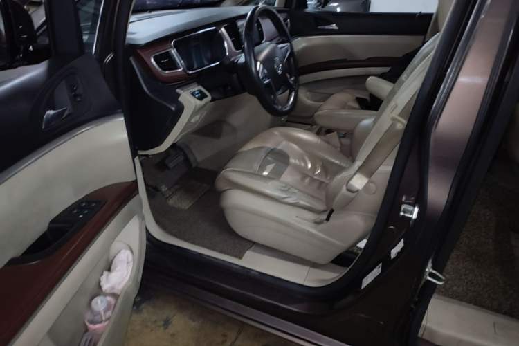 Used Buick GL8 2015 2.4L Luxury Business Premium Edition Driver Seat