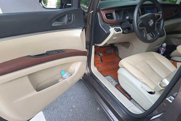 Used Buick GL8 2015 2.4L Luxury Business Premium Edition Driver Seat