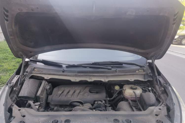 Used Buick GL8 2015 2.4L Luxury Business Premium Edition Engine Bay