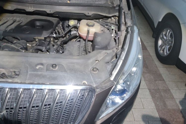 Used Buick GL8 2015 2.4L Luxury Business Premium Edition Engine Bay Left