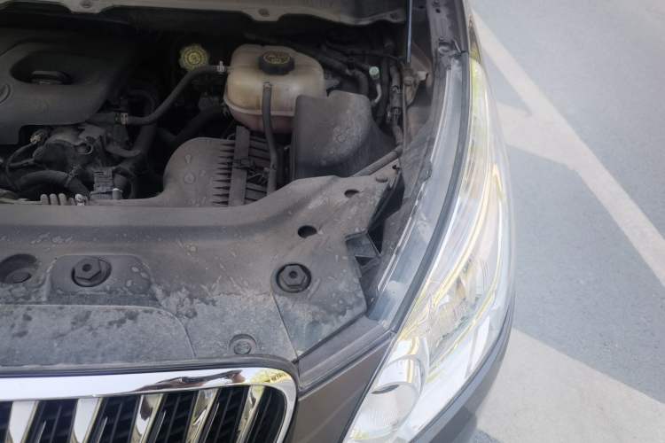 Used Buick GL8 2015 2.4L Luxury Business Premium Edition Engine Bay Left
