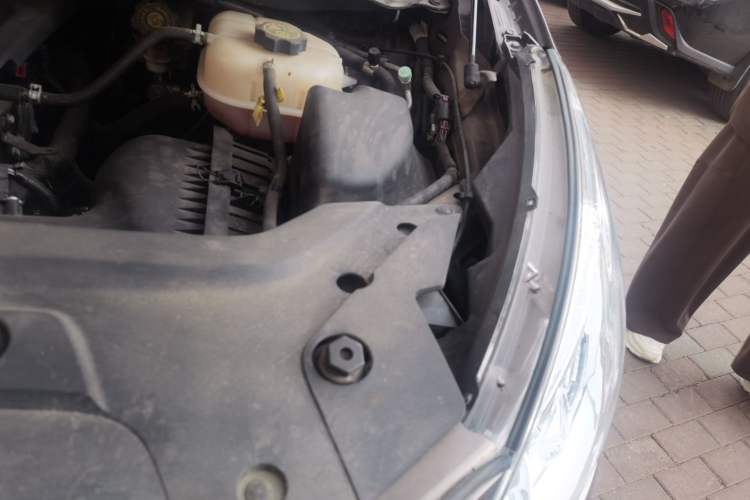 Used Buick GL8 2015 2.4L Luxury Business Premium Edition Engine Bay Left