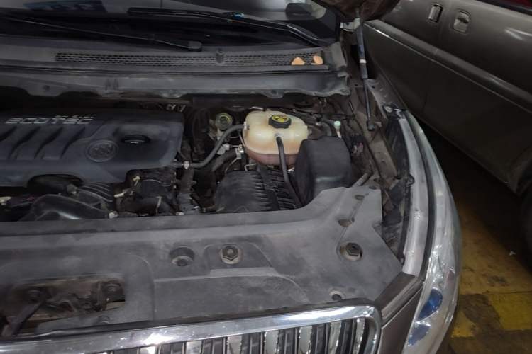 Used Buick GL8 2015 2.4L Luxury Business Premium Edition Engine Bay Left